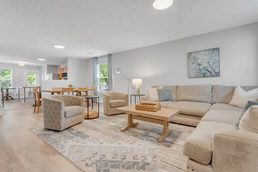 All on One Level | Big Sofa, Clean & Quiet Stay - Image 1