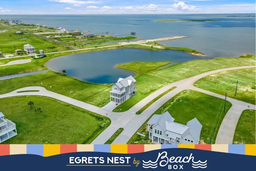 Serene Bayfront Home with Stunning Views - Image 1