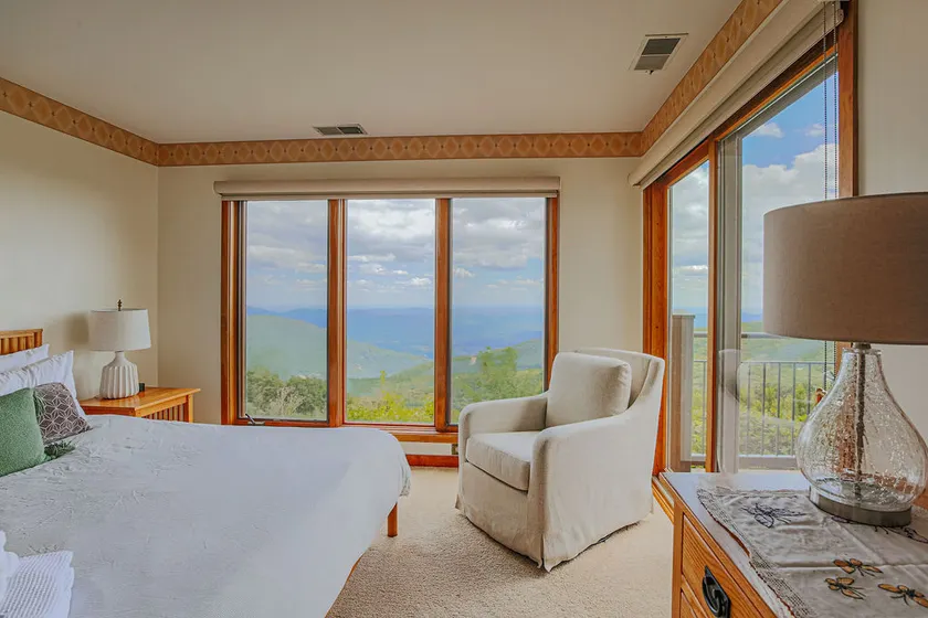 Panoramic Peak: Wintergreen Condo with Views - Image 1