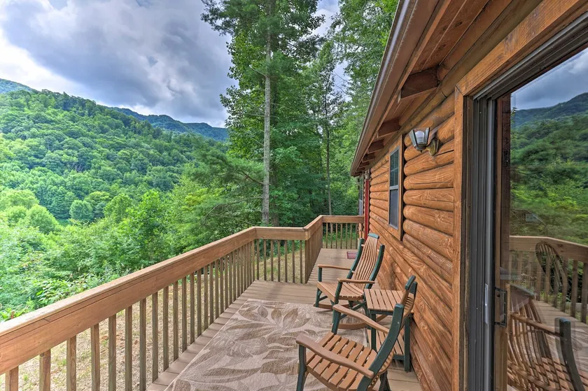 Quaint Log Cabin w/ Views Near West Jefferson - Image 1