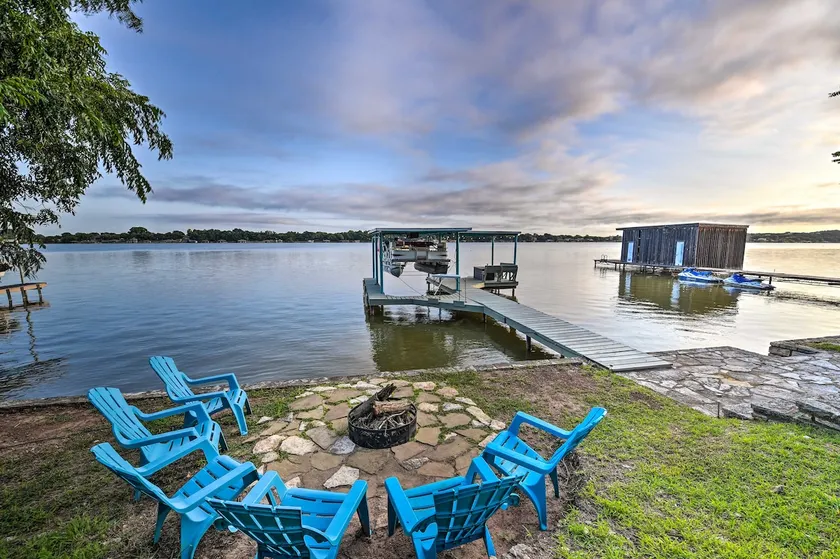 Lakefront Home < 3 Miles to Historic Granbury! - Image 1