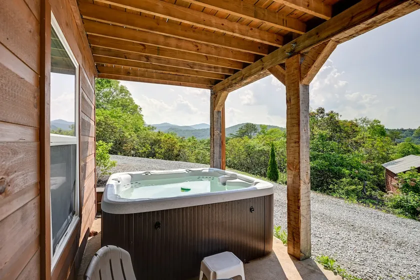 Beautiful Franklin Home w/ Bunkhouse & Hot Tub! - Image 1