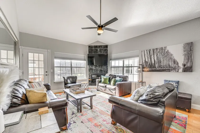 Lakefront Family Friendly condo - Image 1