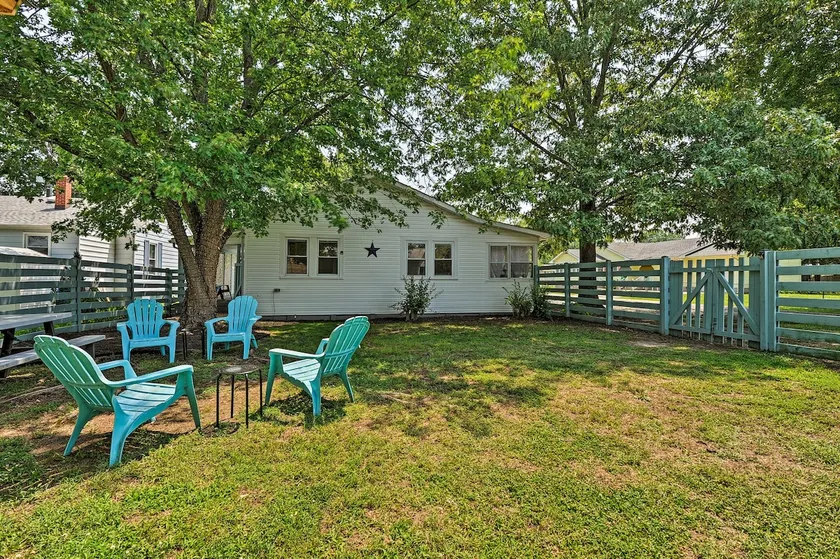 'The Blue Crab Cottage' - 3 Blocks From The Beach! - Image 1