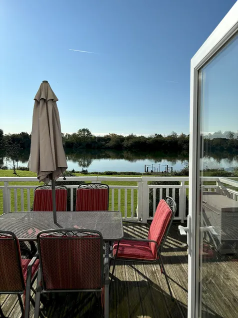 Dog-Friendly Lakefront Escape w Brand New Decking - Image 1