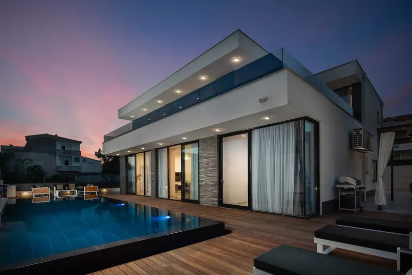 Villa totalmente attrezzata con piscina privata, giardino e terrazza | Vista sulla città | Accanto alla spiaggia - Image 1