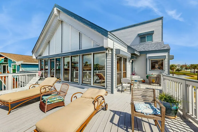 Large 3BR Bayview Dog Friendly | Dock | Balcony - Image 1
