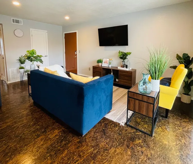 Evie's Campus-close 2 bedroom luxury - Image 1
