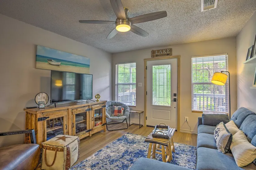 Pottsboro Home w/ Fire Pit < 1 Mi to Lake Texoma! - Image 1