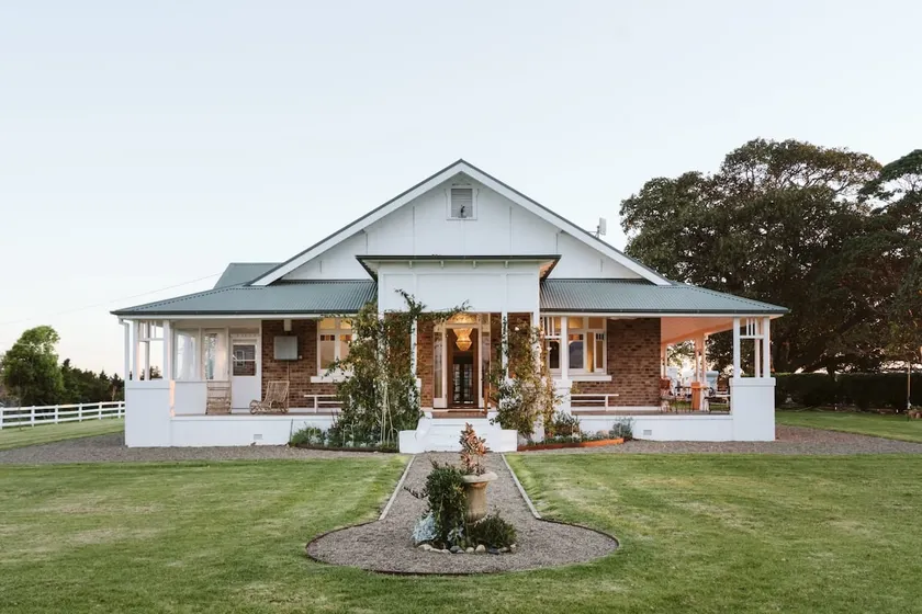 'Mayfield' - Luxury Farmhouse with Pool - Image 1