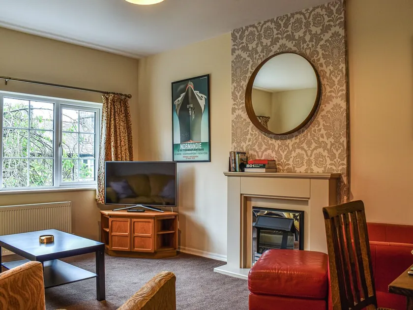 8 Lowther Gardens - Image 1