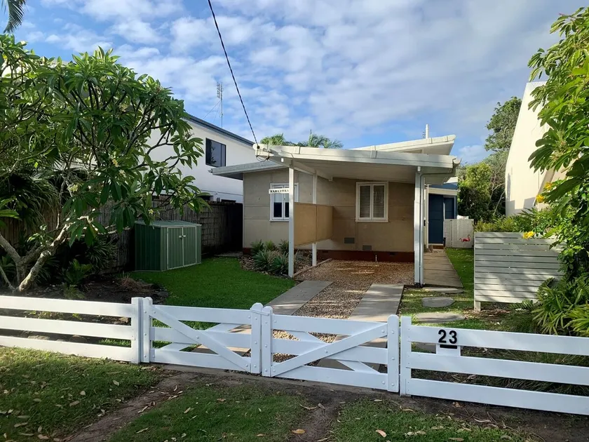 23 Bryce St Moffat Beach - Image 1