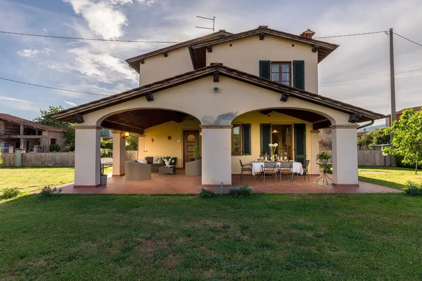 Nonna Bianca, a Genuine Farmhouse in Sant'Alessio, Lucca - Image 1