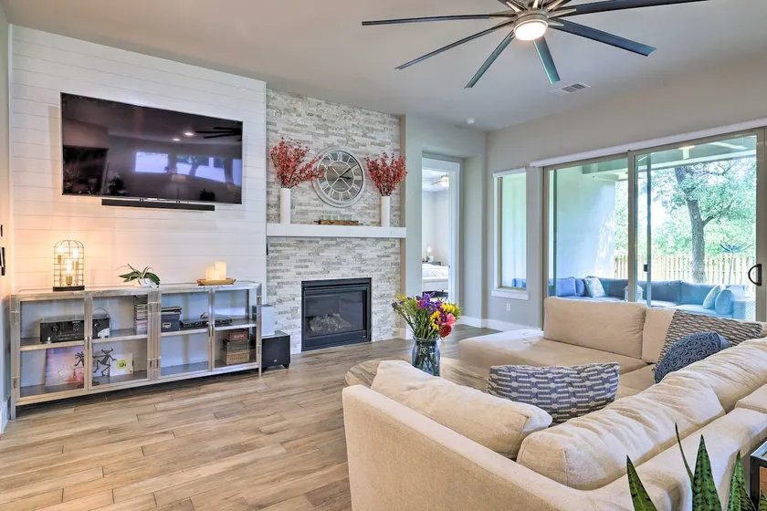 Upscale Austin Area Escape: Families Welcome! - Image 1
