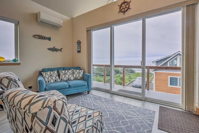 Yachats Gem w/ Private Beach Access, Views - Image 1