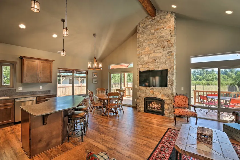 Rustic Cabin Near Mt Rainier: Fire Pit & BBQ! - Image 1