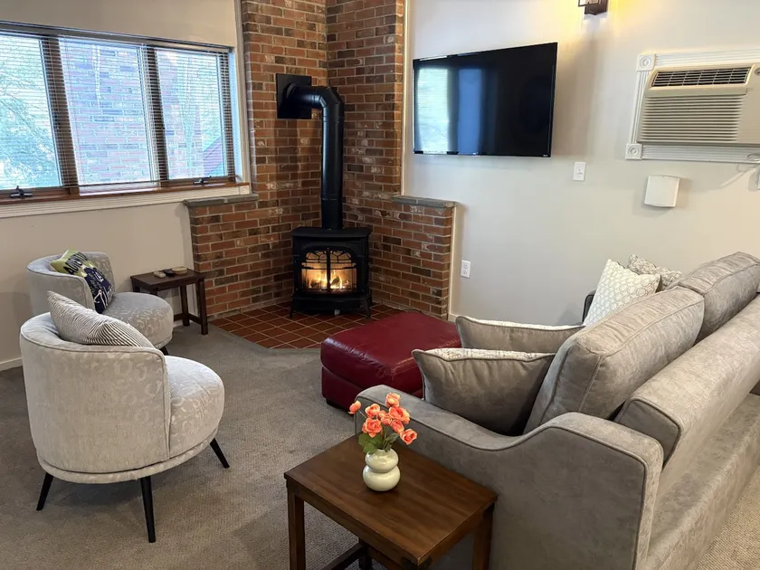Attitash Townhouse: AC, Pool, Storyland, Foliage - Image 1