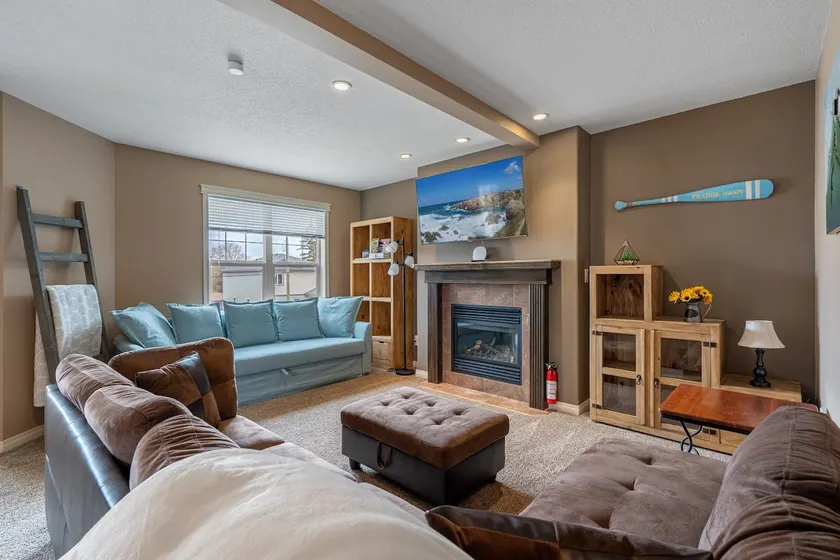 Prairie Oasis | Sleeps 16+ | BBQ, Fireplace & Loft - Image 1
