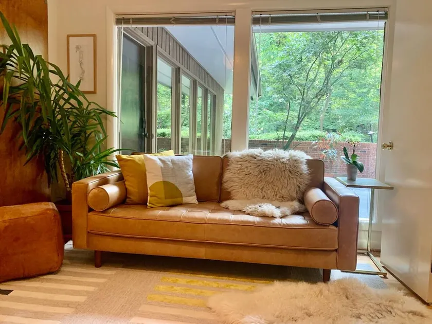 Mid-Century Gem Creekside King Beds Near UNC - Image 1