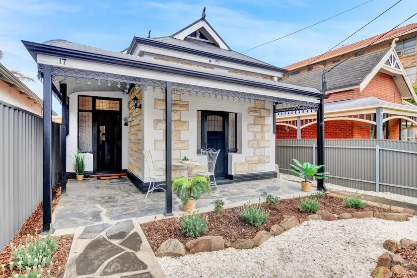 Noir Cottage Glenelg North - Image 1