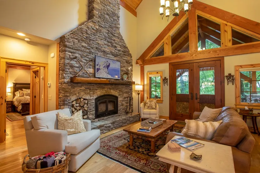 Luxury Mountain Lodge near Downtown - Image 1