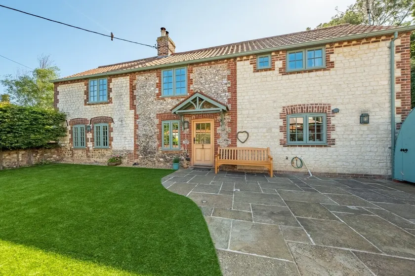 Pine Cottage - Image 1
