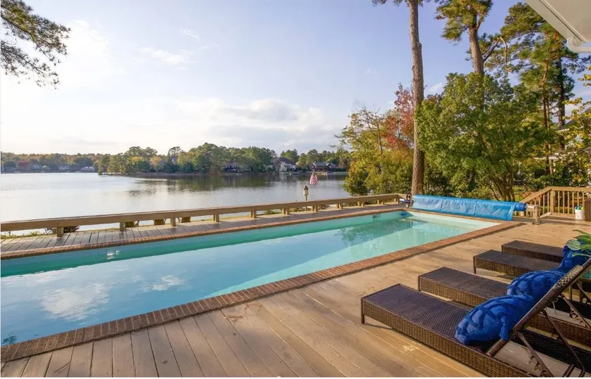 235 SW Lake Forest - Pinehurst Lake House With Hot Tub & Pool - 6 Bedrooms - Image 1