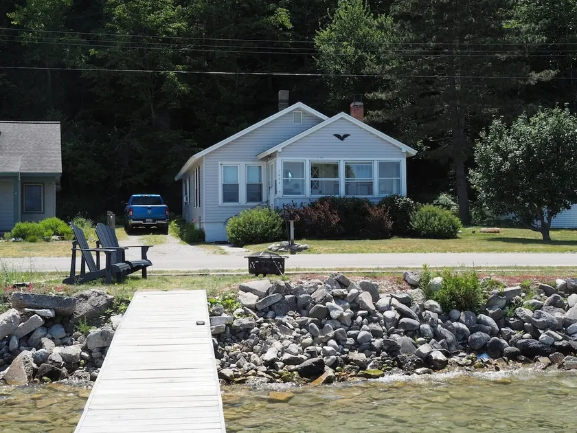 The Bright and Breezy - Lakefront with Spa! - Image 1