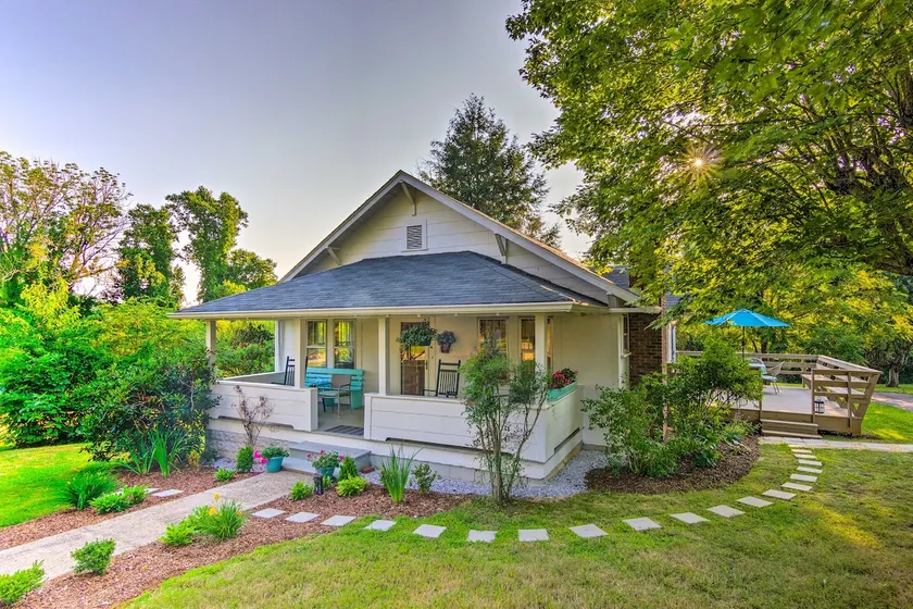 Restored Mars Hill Home on 1 Acre: Walk to Town! - Image 1