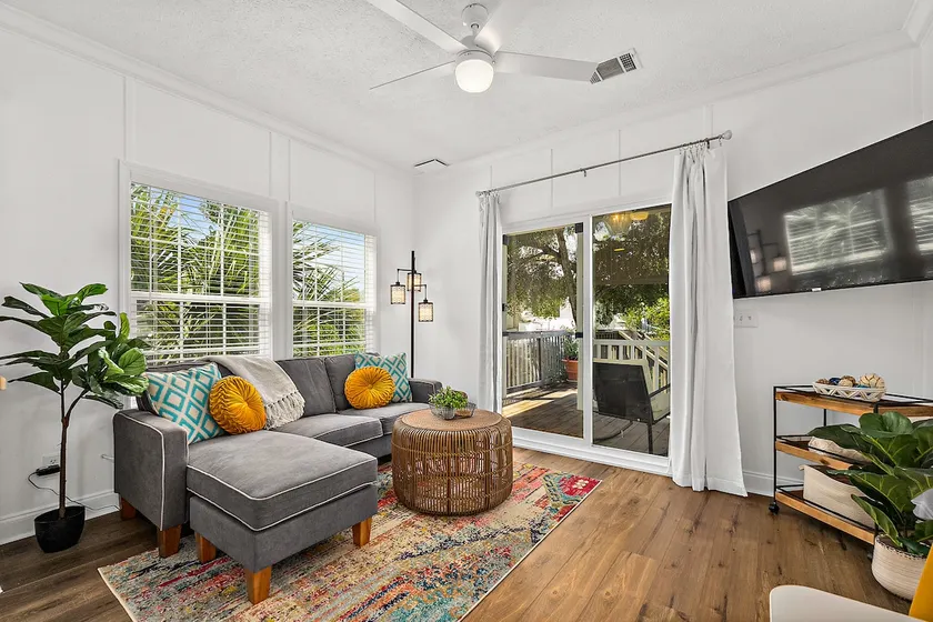 Treetop Cottage - 3 blocks from Historic District - Image 1