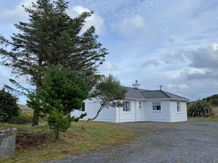 Cottage 396 - Roundstone - sleeps 6 guests  in 3 bedrooms - Image 1