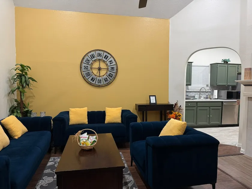 Beautiful 3 bedrooms & 2 full bath in McKinney, just minute away from McKinney Historic Downtown. - Image 1