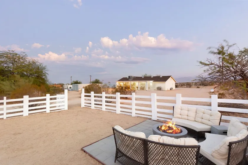 Golden Desert Ranch - Hot Tub, Fire Pit and BBQ - Image 1