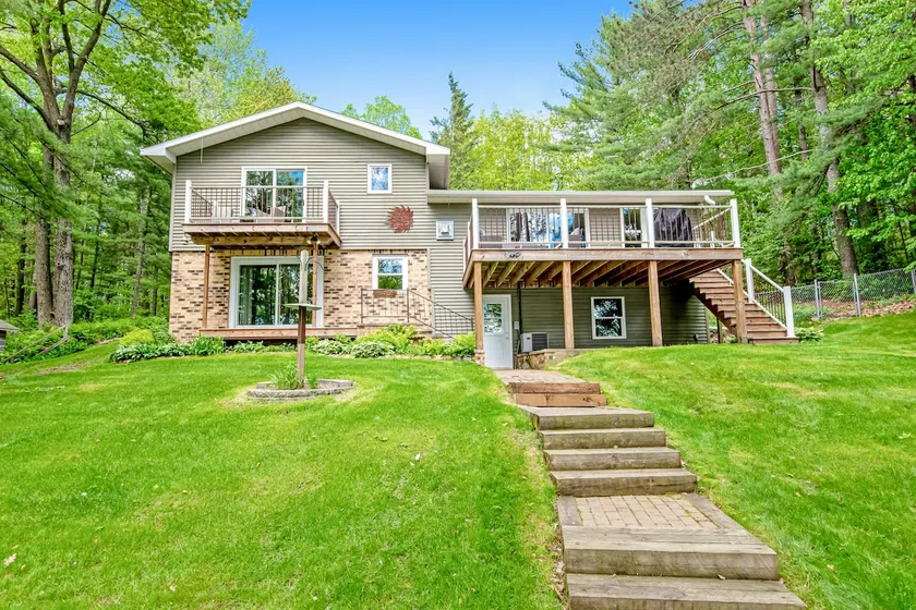 Cozy Dog-Friendly Lakefront Home with Fireplace - Image 1