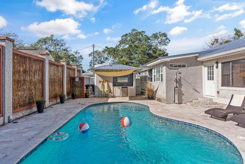 Centrally located to the Village and Beaches Sleeps 8 with a Pool - Image 1
