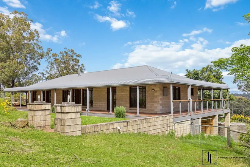 Rural Retreat with Sunset Views - Image 1