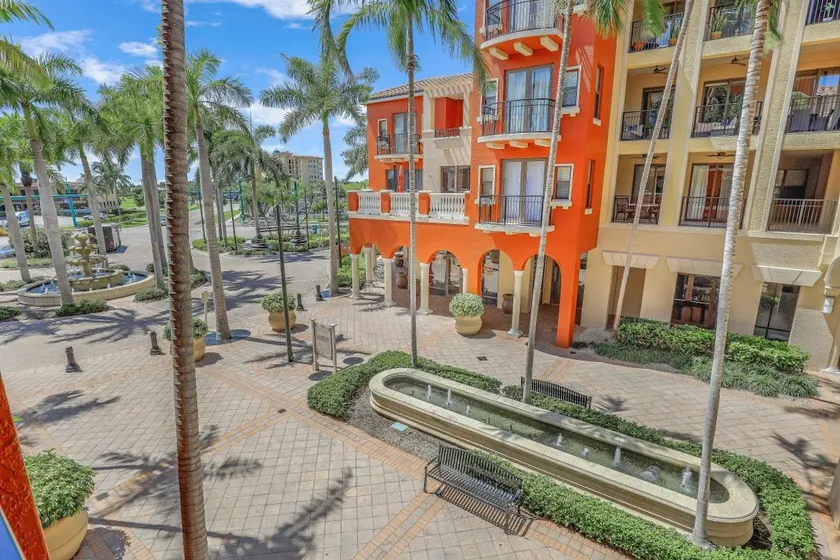 Lavish condo with courtyard view, gym, pool and spa - Image 1