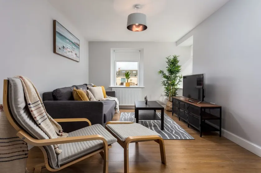 Shore View - Donnini Apartments - Image 1