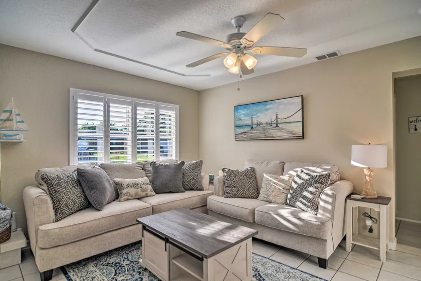 4 Mi to Indian Rocks Beach! Home w/ Screened Lanai - Image 1