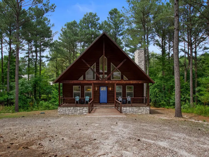 Serene Forest Cabin Escape with Hot Tub - Image 1