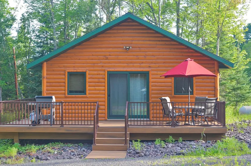 Corny's Hidden Gem: Luxe Cabin on the South Shore - Image 1
