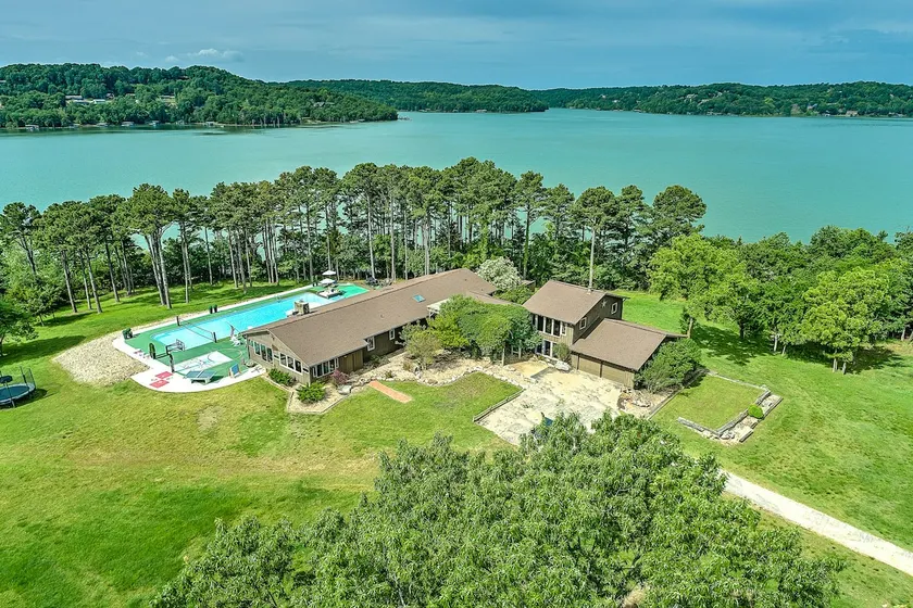 7BR Lakefront Dog Friendly - Private Pool - Image 1