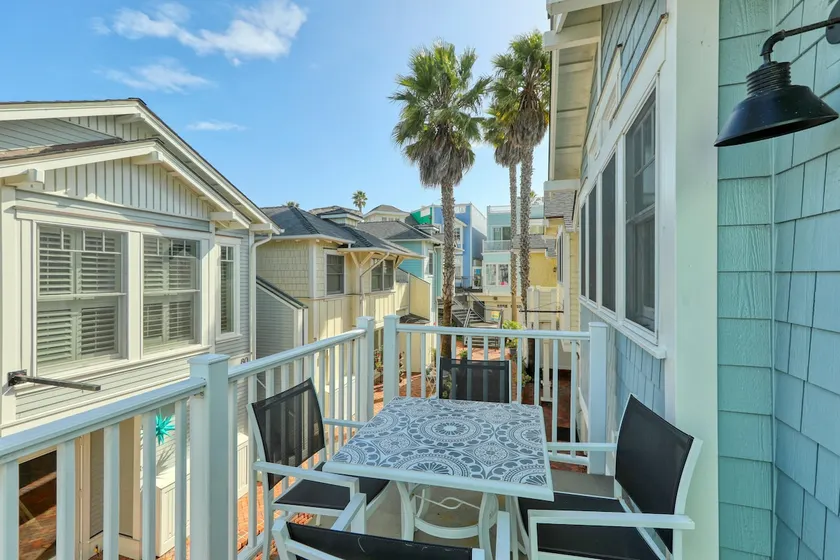Avila Good Life - A luxury 2 Bdrm condo 3 houses from beach with ocean views - Image 1