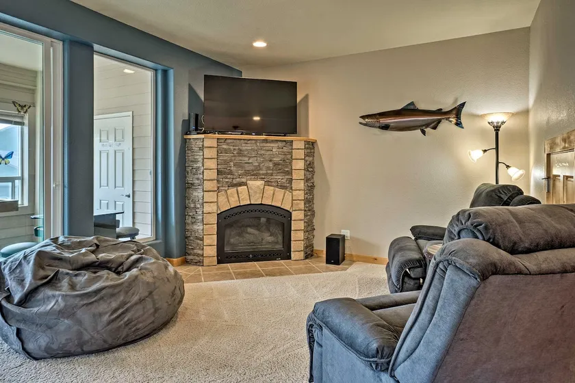 Gold Beach Townhome with Ocean Views & Sunroom! - Image 1