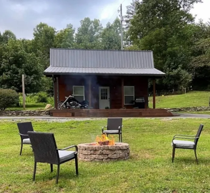 Dragon's Nest Cabin with Mountain Views - Image 1