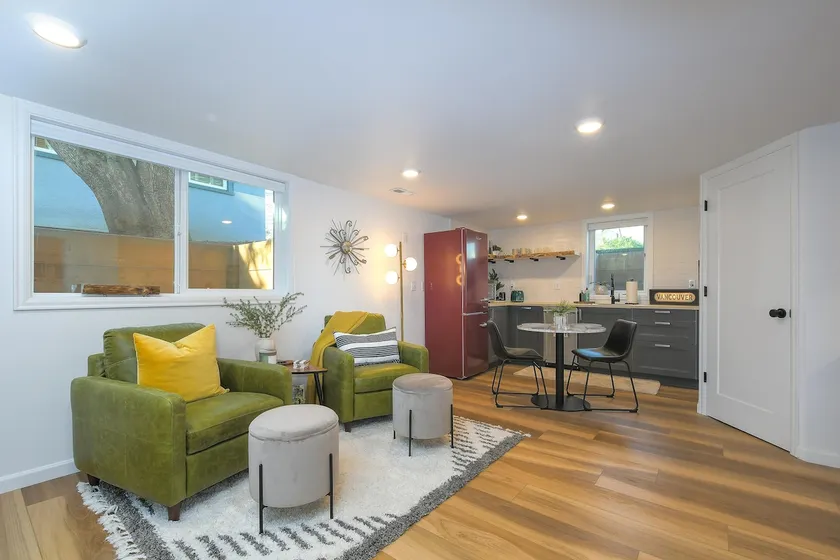Bright and Modern Basement Apartment ✿ DT Neighborhood - Image 1