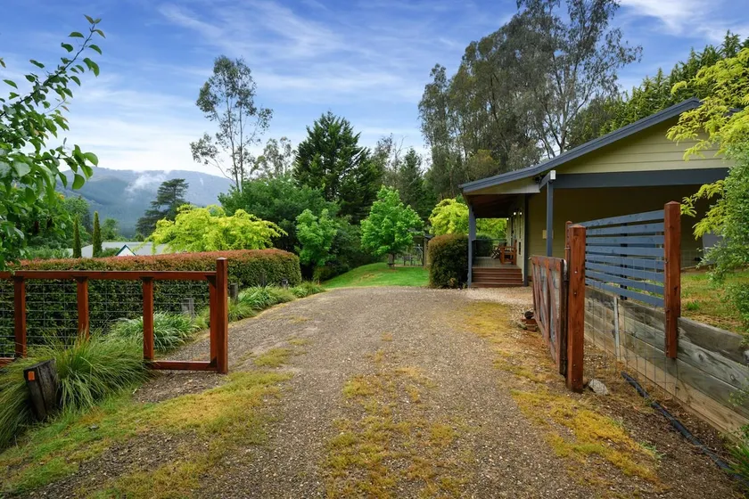 Houghs Cabin - Image 1