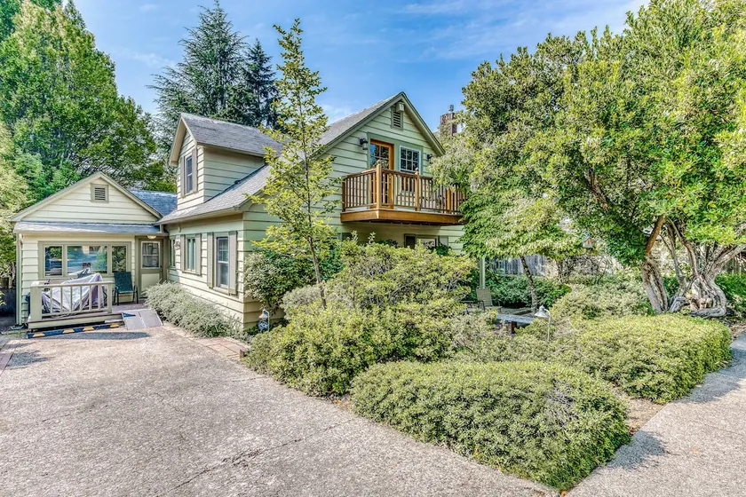 Classic, Dog-Friendly Home with Free WiFi, a washe - Image 1