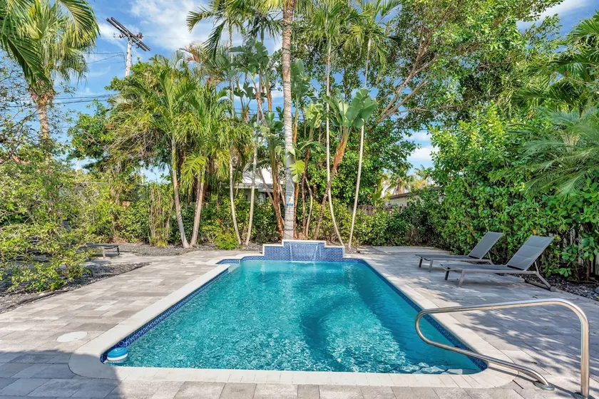 Daddy House-victoria Park With Pool - Image 1