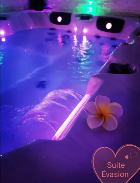 Evasion Suite-Apartment-Suite-Hydromassage-No v - Image 1